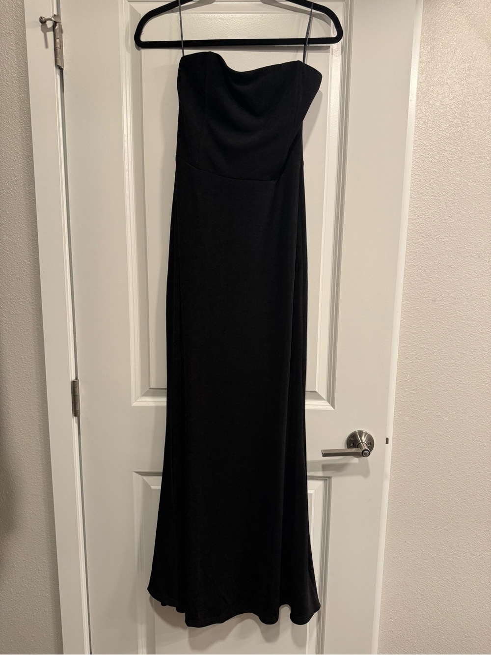 Vici Strapless Black Floor-Length Evening Gown